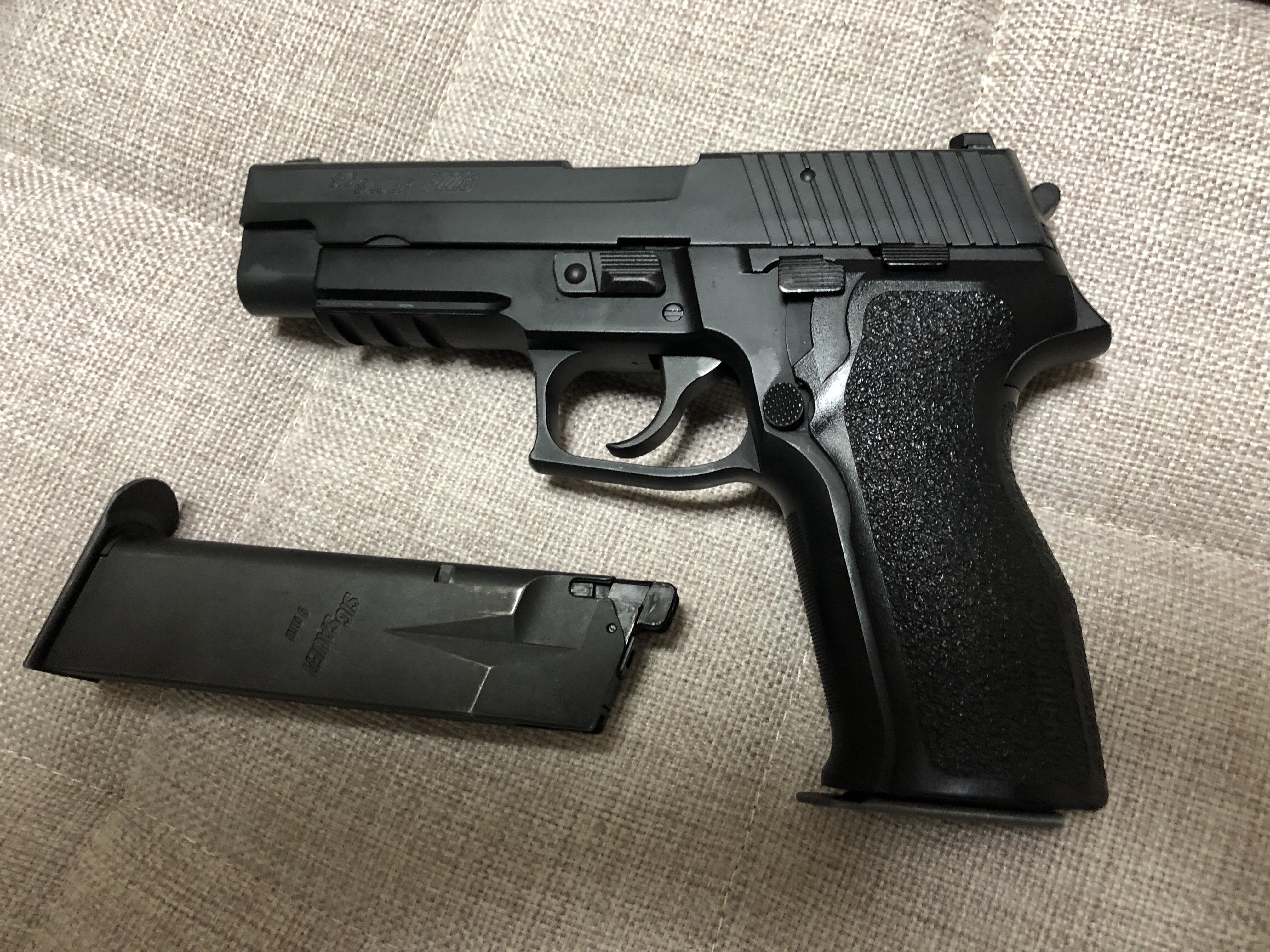 当店在庫してます！ 東京マルイ ガスガン SIG P226 E2 agapeeurope.org